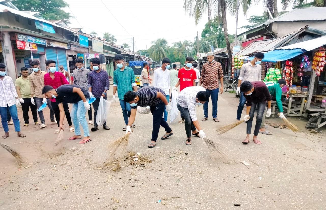 Volunteers Doing Hands-On Community Work